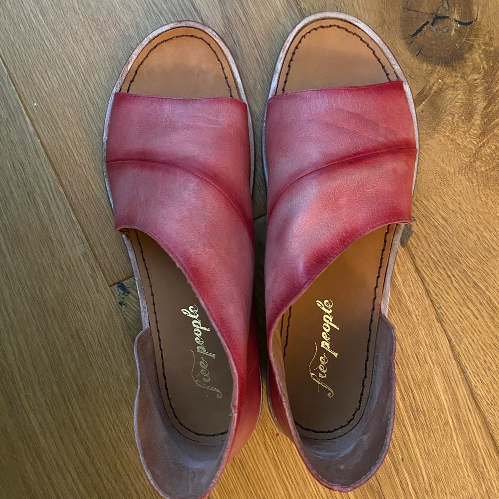 Brand new in box sandal. Free People! Never been worn. Washed red. Sz 39.